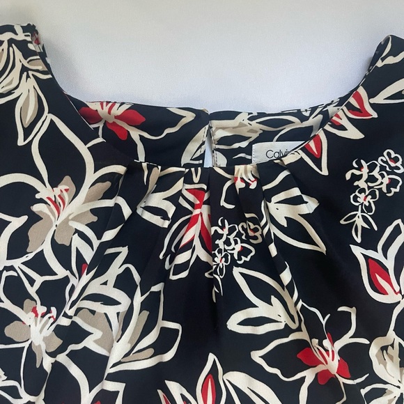 Calvin Klein Tank with pleated neckline; Size XL, 95% poly 5% spandex - Picture 4 of 5